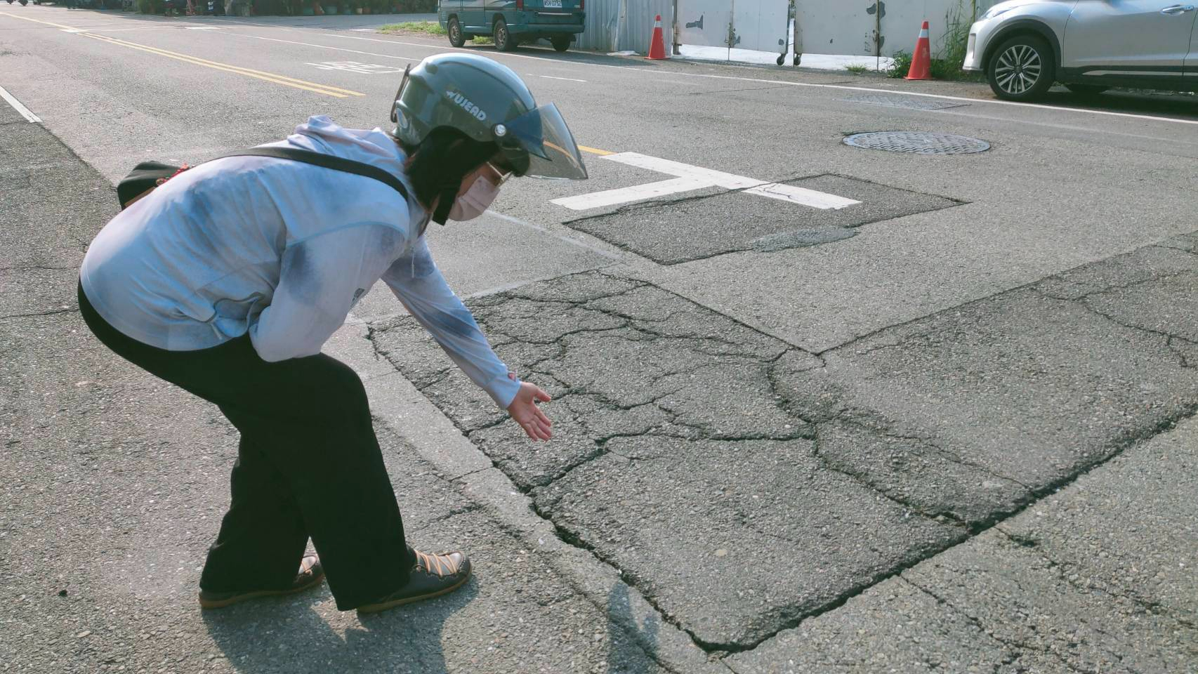 臺南道路平坦好行-廉政志工來巡查廉政志工巡查發現南區道路缺失