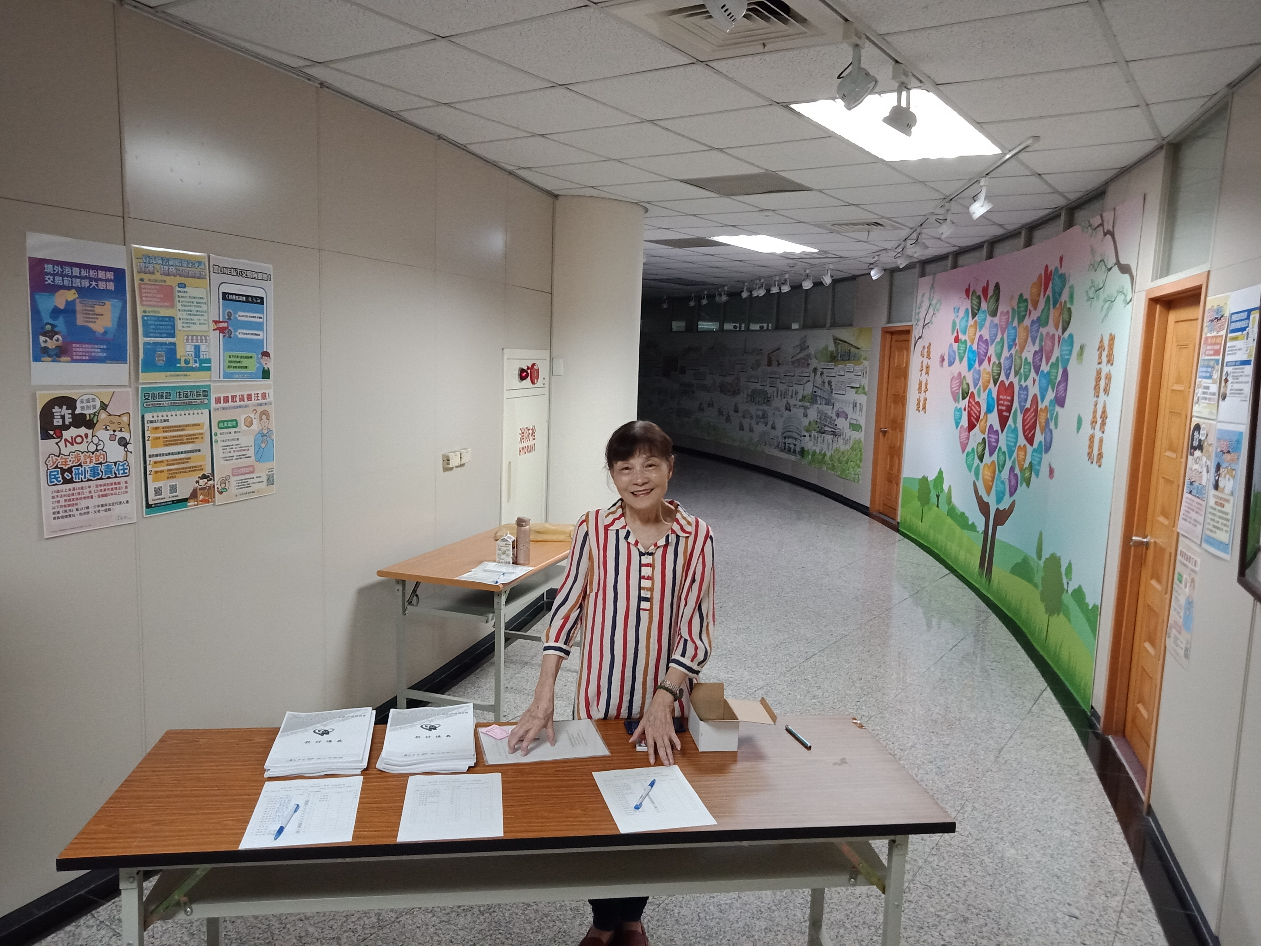 中區國稅局彰化分局舉辦「114年廉政志工專業訓練」中區國稅局彰化分局舉辦「114年廉政志工專業訓練」-廉政志工協助會場簽到作業