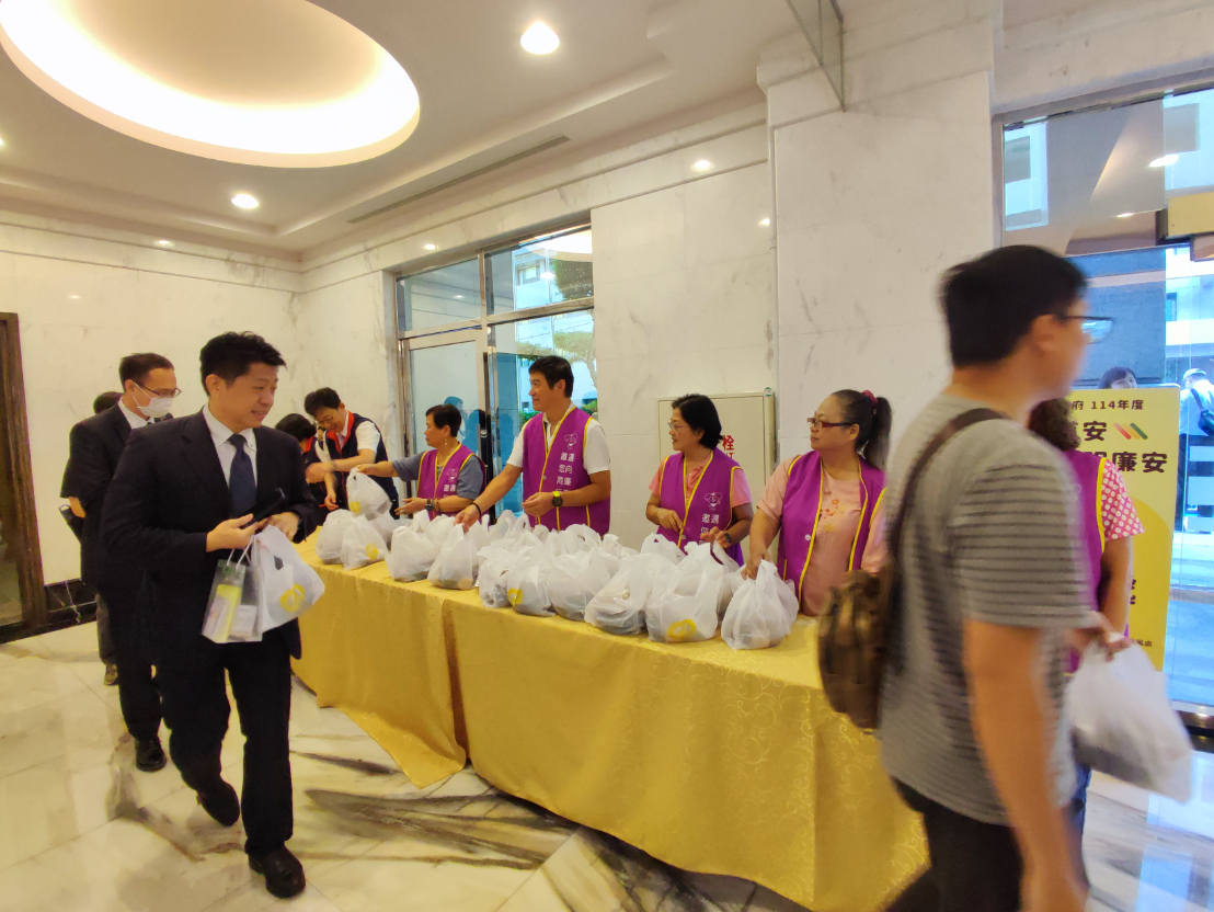 強化道安廉能治理　桃園市政府廉政志工培訓深化專業視野廉政志工協助發放餐盒