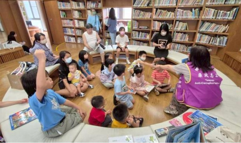桃園市政府政風處攜手圖書館推動「Let’s Story 廉歡活動」龍岡分館