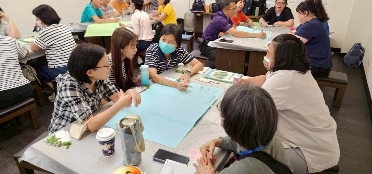 臺北市政府政風處開設誠信義工培訓課程，攜手義工培養學童誠信意識小組討論